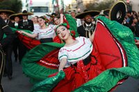 Durango se vistió de fiesta con el tradicional desfile de la XXI edición del Festival del Mariachi, su Charrería y Danza, que recorrió la avenida 20 de Noviembre y llenó de música, color y alegría el corazón de la ciudad.