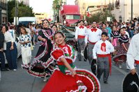 Durango se vistió de fiesta con el tradicional desfile de la XXI edición del Festival del Mariachi, su Charrería y Danza, que recorrió la avenida 20 de Noviembre y llenó de música, color y alegría el corazón de la ciudad.