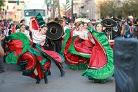 Durango se vistió de fiesta con el tradicional desfile de la XXI edición del Festival del Mariachi, su Charrería y Danza, que recorrió la avenida 20 de Noviembre y llenó de música, color y alegría el corazón de la ciudad.