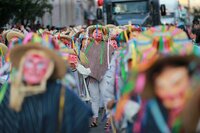 Durango se vistió de fiesta con el tradicional desfile de la XXI edición del Festival del Mariachi, su Charrería y Danza, que recorrió la avenida 20 de Noviembre y llenó de música, color y alegría el corazón de la ciudad.