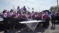 El debut del club automotriz femenino reunió camionetas clásicas y modernas, música en vivo y un ambiente familiar.