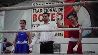 Así se vivió el arranque del evento conmemorativo del 35 aniversario del Gimnasio de Box El Refugio, un espacio que desde su fundación en 1990 por el exboxeador Julio Aguilar Zamarripa se convirtió en la llamada Catedral del Box en Durango.