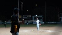 La convivencia de Slow Pitch amistoso en la cancha del Carita Medina dejó imágenes llenas de sonrisas, batazos y camaradería, un reflejo de cómo el deporte se convierte en punto de encuentro y celebración comunitaria.
