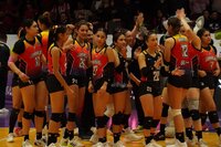 Las coterráneas sostuvieron el ritmo en los momentos decisivos y resolvieron el duelo con control en el set definitivo.