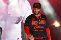 Caliente de Durango presentó su indumentaria para la Temporada 2026 en un acto que reunió a directiva, cuerpo técnico y jugadores, donde se expuso la línea estética y los criterios de diseño con los que el club encarará el próximo calendario de la Liga Mexicana de Beisbol.