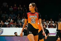 Coronelas de Durango disputa en este momento el segundo juego de la final de la Liga de Voleibol Profesional en un Auditorio del Pueblo a reventar, sosteniendo su condición de invictas ante unas Tapatías que buscan forzar el tercer duelo; la tensión, el ritmo alto y cada punto peleado reflejan el pulso de una serie que podría coronar hoy mismo a las duranguenses.