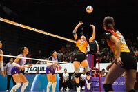 Coronelas de Durango disputa en este momento el segundo juego de la final de la Liga de Voleibol Profesional en un Auditorio del Pueblo a reventar, sosteniendo su condición de invictas ante unas Tapatías que buscan forzar el tercer duelo; la tensión, el ritmo alto y cada punto peleado reflejan el pulso de una serie que podría coronar hoy mismo a las duranguenses.