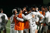 Alacranes de Durango venció 2–1 a Halcones FC en el Francisco Zarco y clasificó a la final de la Liga Premier Serie A, resolviendo la semifinal tras el 0–0 de la ida en Uruapan y sosteniendo el cierre con autoridad ante un rival que terminó desbordado por el ritmo y la presión del local.