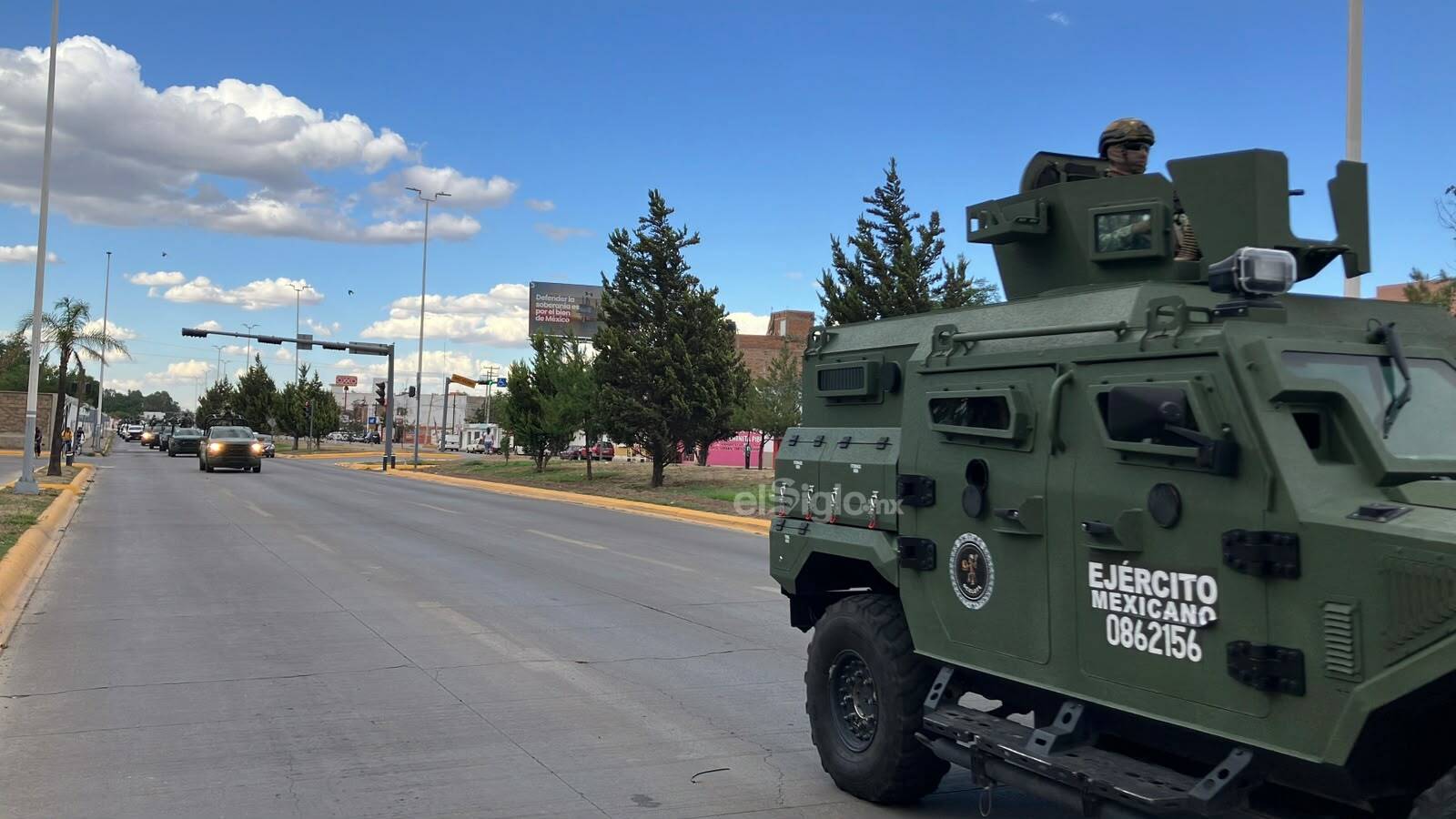 Tras aterrizar en el aeropuerto internacional, el contingente realizó un recorrido por distintos puntos de la capital duranguense.