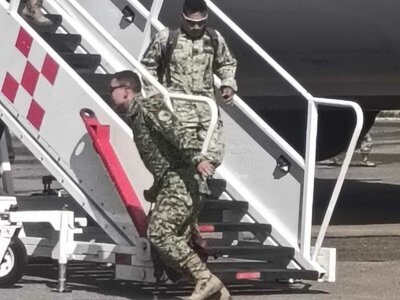 Tras aterrizar en el aeropuerto internacional, el contingente realizó un recorrido por distintos puntos de la capital duranguense.