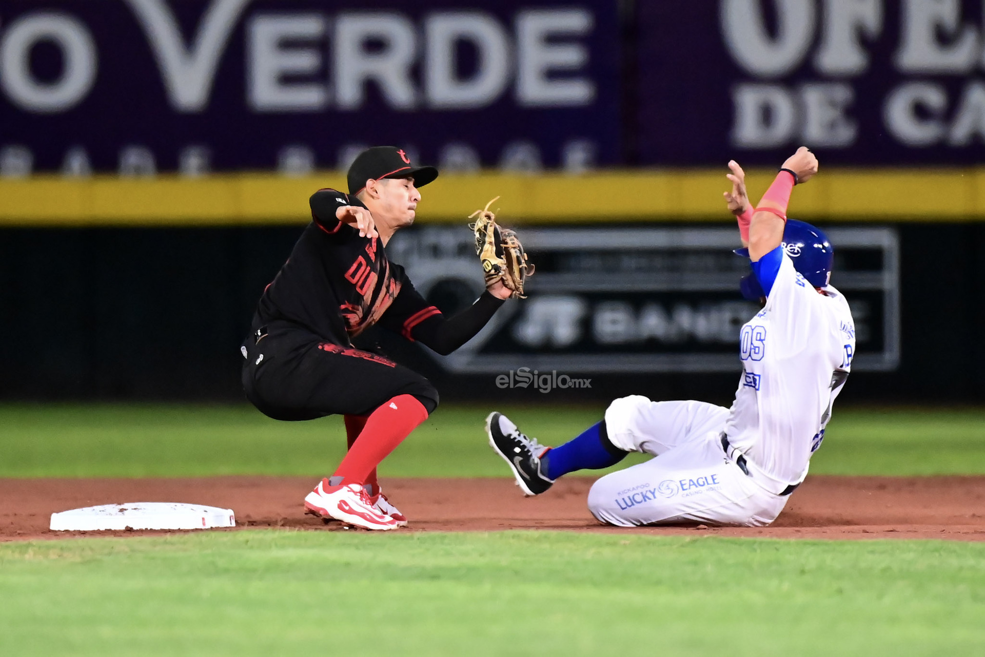 Caliente le generó peligro al pitcheo de Acereros hasta su último turno al bat, pero los locales resistieron y empataron la serie con triunfo de 5–2 en el Estadio Kickapoo Lucky Eagle. Fue un duelo en el que ambos abridores trabajaron más de siete entradas y mantuvieron el juego en ritmo hasta que los relevos terminaron por definir la noche.