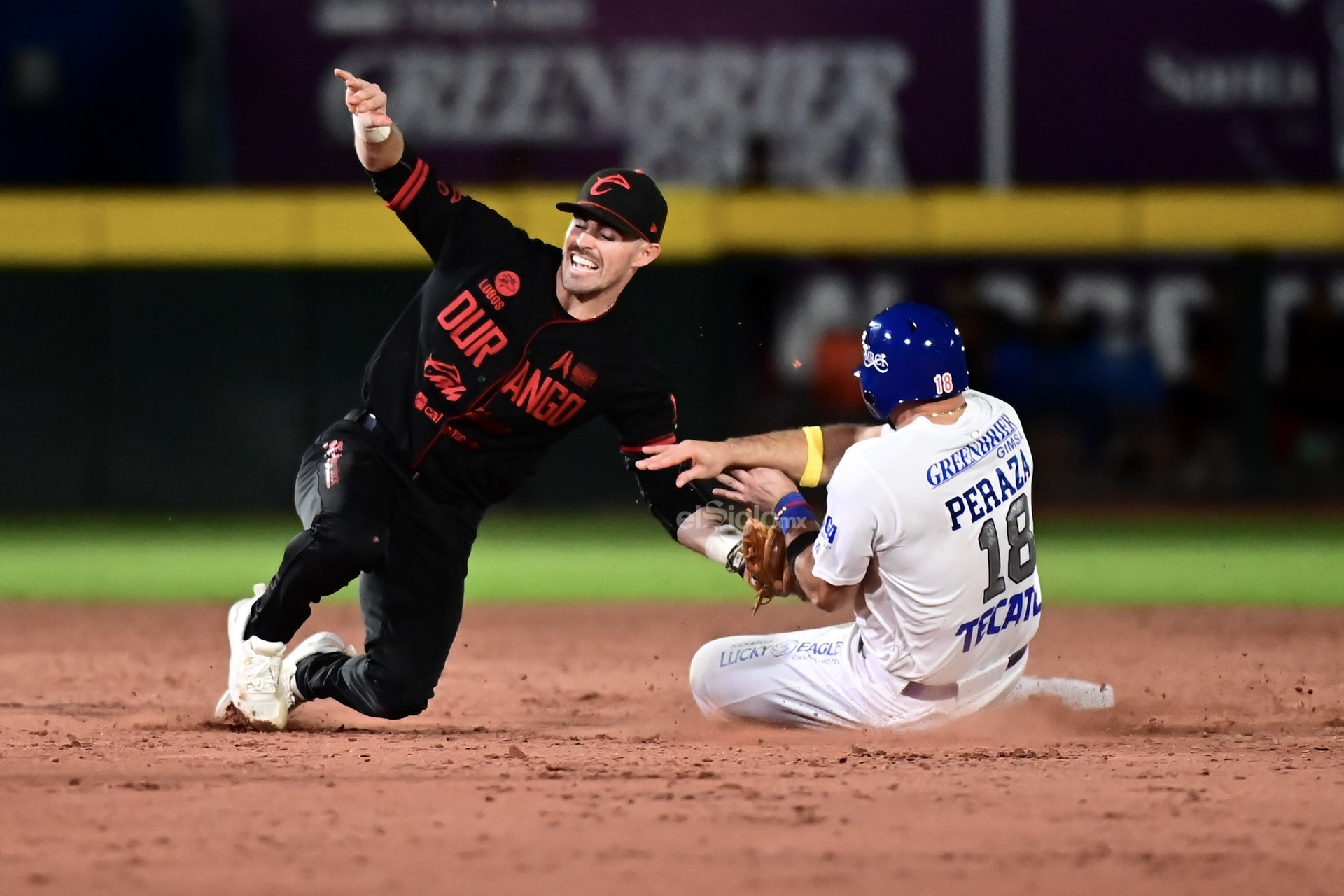 Caliente le generó peligro al pitcheo de Acereros hasta su último turno al bat, pero los locales resistieron y empataron la serie con triunfo de 5–2 en el Estadio Kickapoo Lucky Eagle. Fue un duelo en el que ambos abridores trabajaron más de siete entradas y mantuvieron el juego en ritmo hasta que los relevos terminaron por definir la noche.