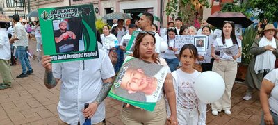 Marchan en el Centro de Durango familiares de personas desaparecidas; esperan visibilizar los nombres de sus seres queridos.