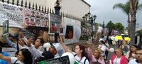 Marchan en el Centro de Durango familiares de personas desaparecidas; esperan visibilizar los nombres de sus seres queridos.