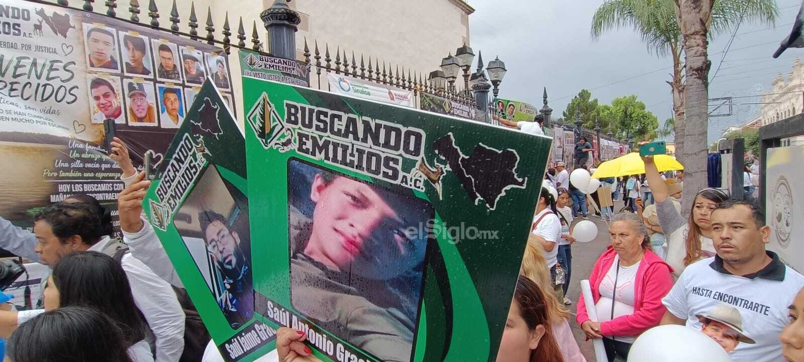 Marchan en el Centro de Durango familiares de personas desaparecidas; esperan visibilizar los nombres de sus seres queridos.