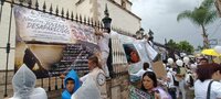 Marchan en el Centro de Durango familiares de personas desaparecidas; esperan visibilizar los nombres de sus seres queridos.