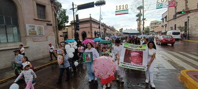 Marchan en el Centro de Durango familiares de personas desaparecidas; esperan visibilizar los nombres de sus seres queridos.