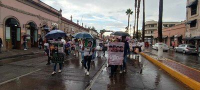 Marchan en el Centro de Durango familiares de personas desaparecidas; esperan visibilizar los nombres de sus seres queridos.