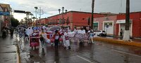 Marchan en el Centro de Durango familiares de personas desaparecidas; esperan visibilizar los nombres de sus seres queridos.