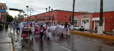 Marchan en el Centro de Durango familiares de personas desaparecidas; esperan visibilizar los nombres de sus seres queridos.