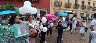 Marchan en el Centro de Durango familiares de personas desaparecidas; esperan visibilizar los nombres de sus seres queridos.