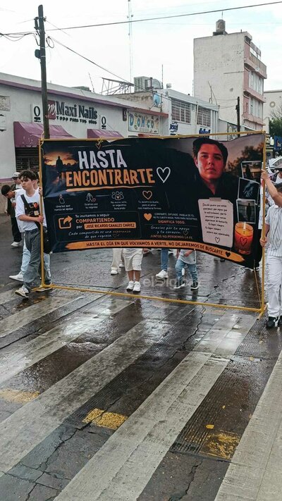 Marchan en el Centro de Durango familiares de personas desaparecidas; esperan visibilizar los nombres de sus seres queridos.