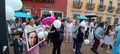 Marchan en el Centro de Durango familiares de personas desaparecidas; esperan visibilizar los nombres de sus seres queridos.