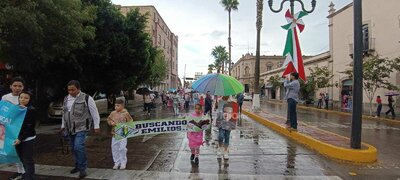 Marchan en el Centro de Durango familiares de personas desaparecidas; esperan visibilizar los nombres de sus seres queridos.