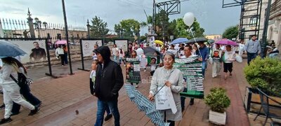 Marchan en el Centro de Durango familiares de personas desaparecidas; esperan visibilizar los nombres de sus seres queridos.