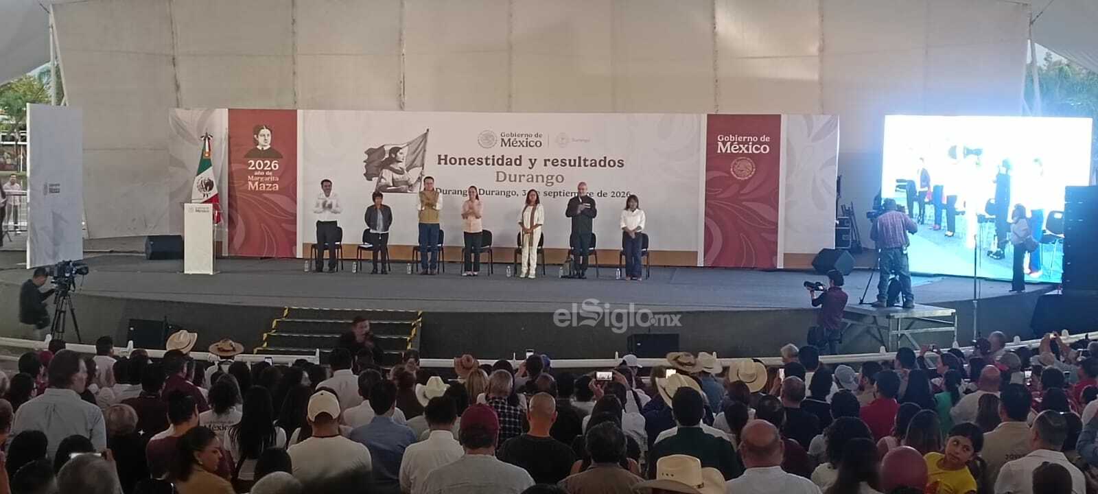 La presidenta presentó su segundo informe entre la aprobación de los presentes, aunque no fue lo mismo para el mandatario estatal.