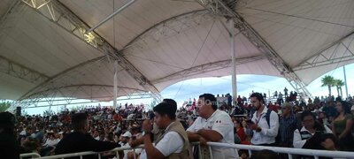 La presidenta presentó su segundo informe entre la aprobación de los presentes, aunque no fue lo mismo para el mandatario estatal.