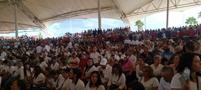 La presidenta presentó su segundo informe entre la aprobación de los presentes, aunque no fue lo mismo para el mandatario estatal.