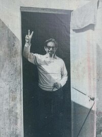 Esta exposición reúne fotografías y documentos visuales con los que se recuperan episodios vinculados con el cine mexicano y la trayectoria de integrantes de la familia Revueltas.