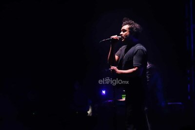 Un repaso por sus más grandes éxitos y últimos sencillos, así fue la presentación de Enjambre en Durango como parte del Festival Revueltas 2026