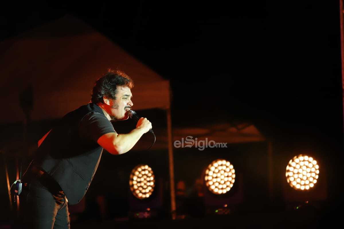 Un repaso por sus más grandes éxitos y últimos sencillos, así fue la presentación de Enjambre en Durango como parte del Festival Revueltas 2026