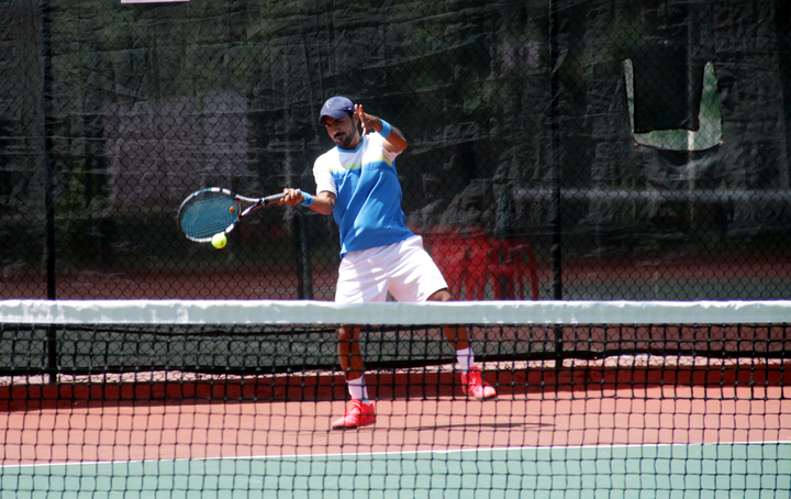 Miguel Gallardo gana en el Club Guadiana