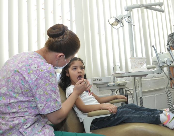Brinda consulta dental DIF de Gómez Palacio
