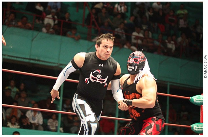 Volador Jr. gana el duelo ante Mephisto