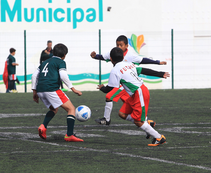 A Jugar Futbol Cuatro Vs Cuatro A Jugar Futbol Cuatro Vs Cuatro