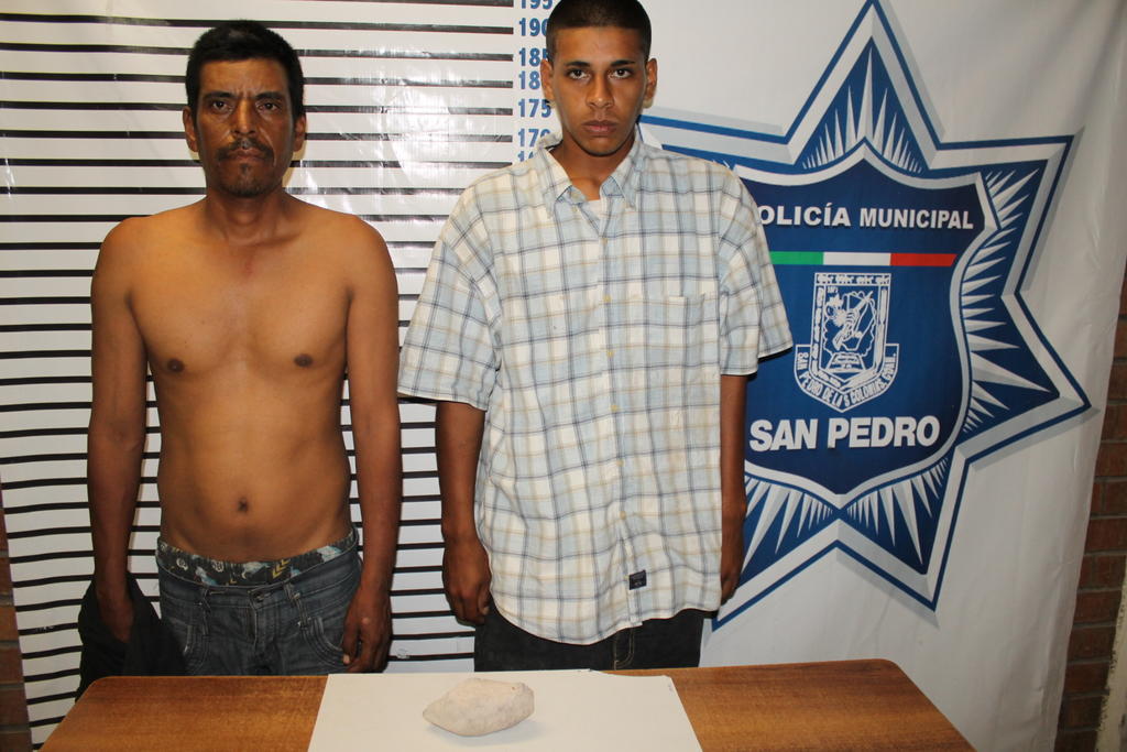 Detienen en San Pedro a dos sujetos por agredir a una mujer