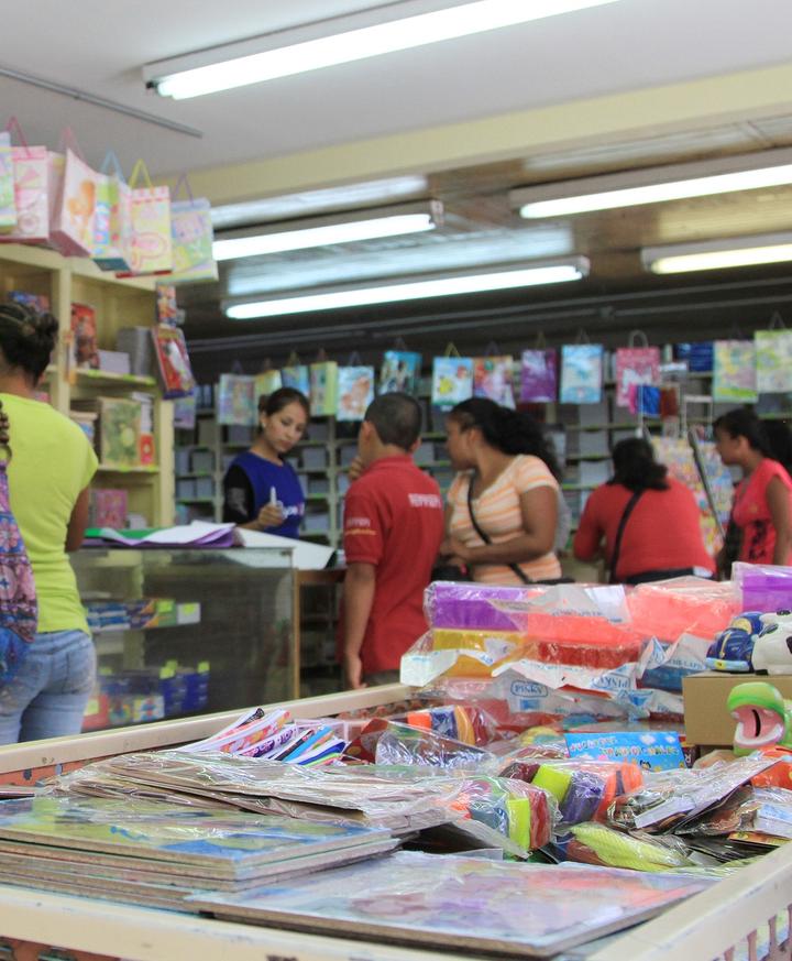Profeco vigila la venta de útiles escolares