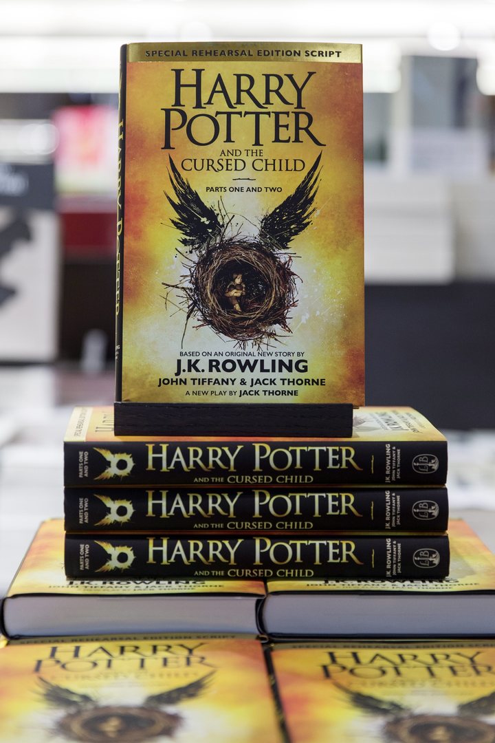 micrófono el fin Hacia arriba Nuevo libro de Harry Potter, el más vendido