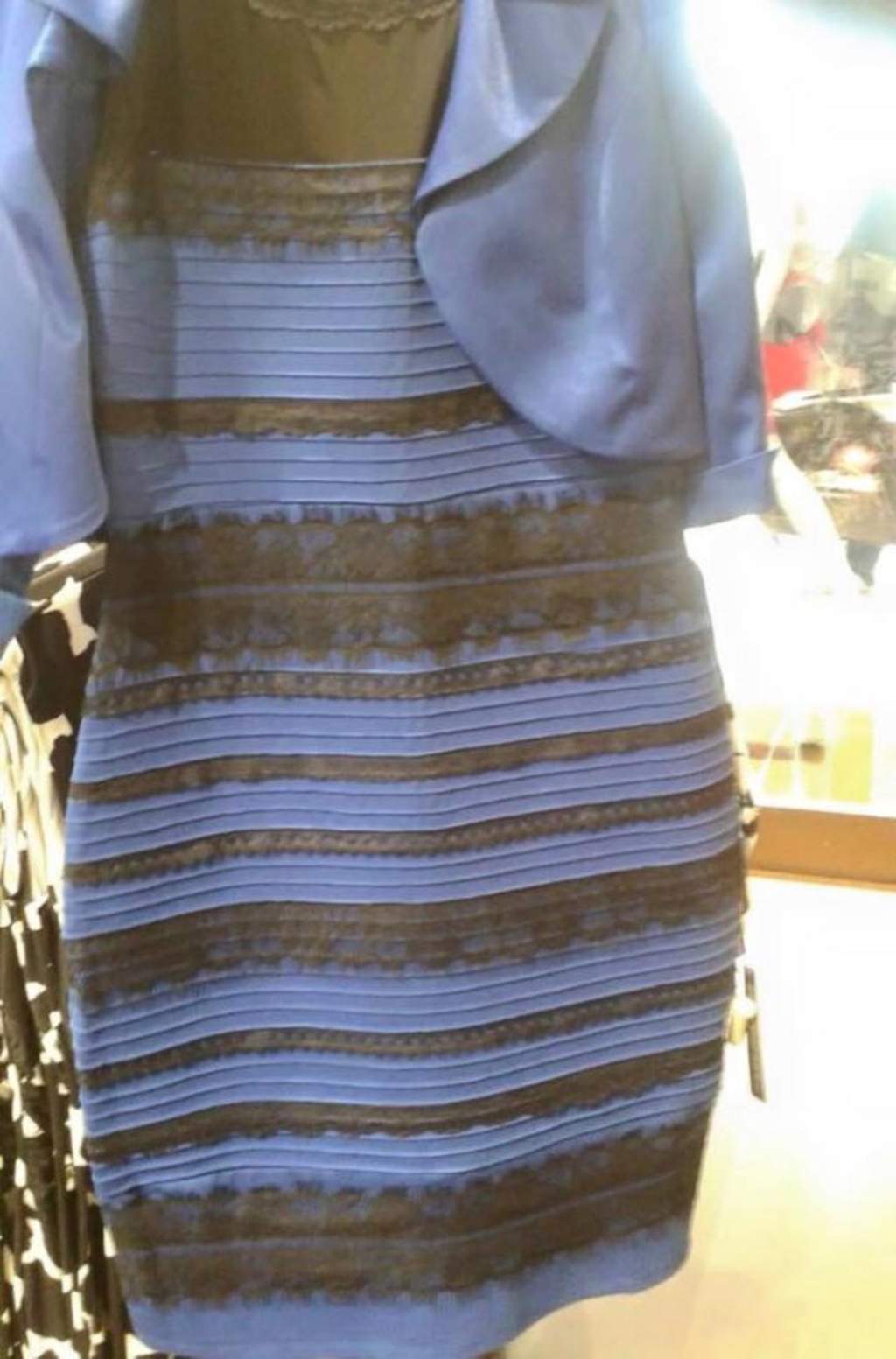 La verdad del supuesto vestido que cambiaba de color