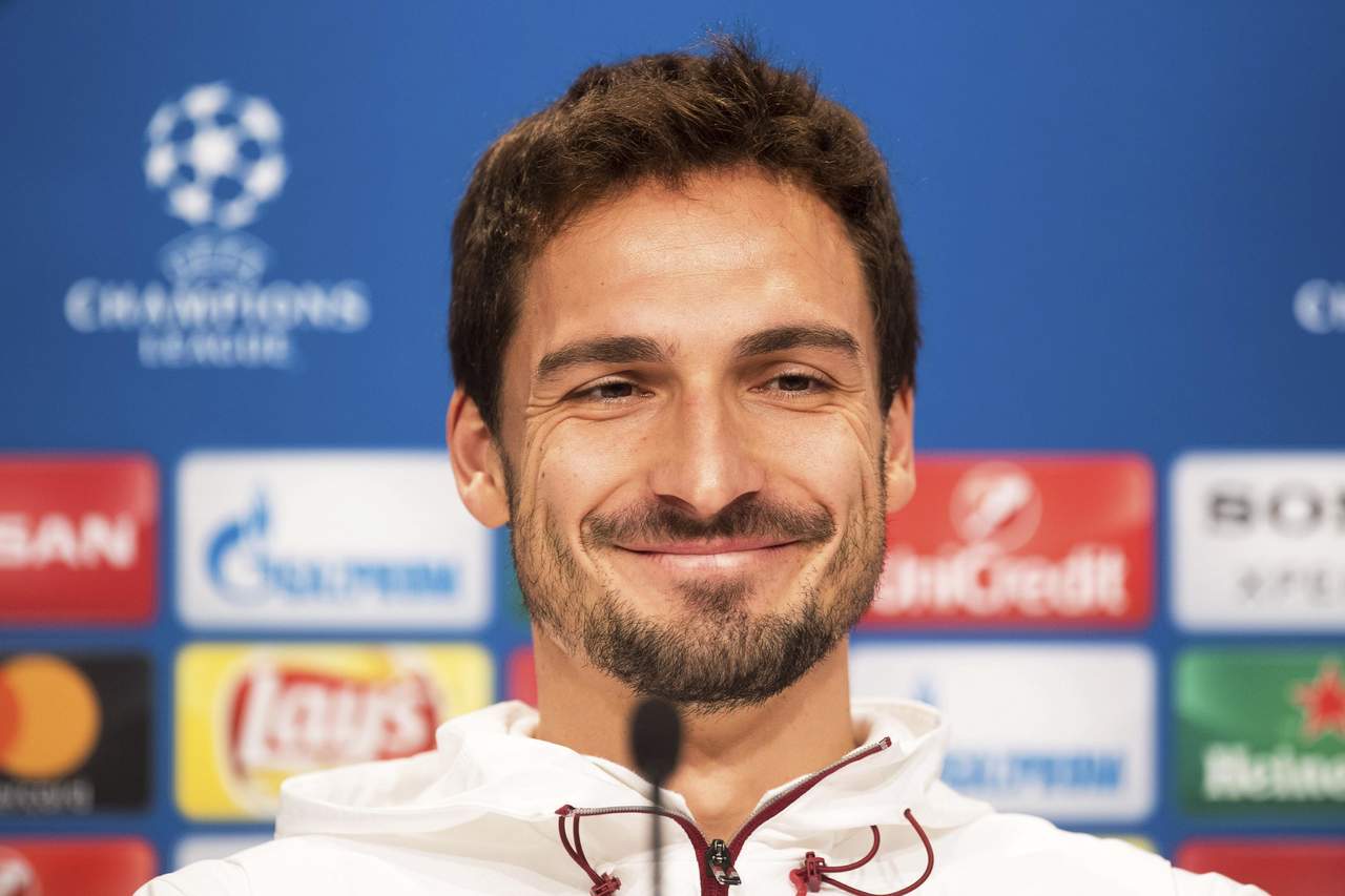 Alan s Convierte A Mats Hummels En Chivahermano 