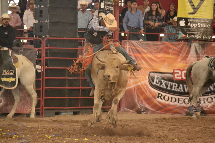 David Ávila toma delantera en rodeo