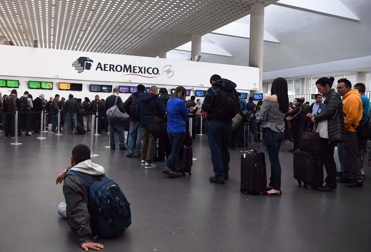 Aeroméxico no cobrará cargos por reexpedición de boletos tras huelga de