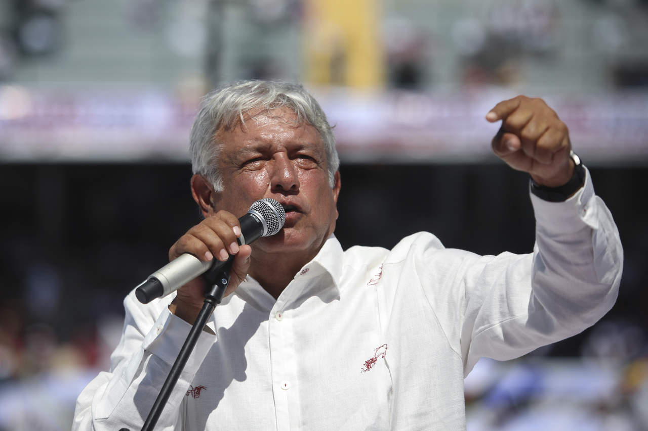 Niega AMLO que vaya a desaparecer Marina y Sedena