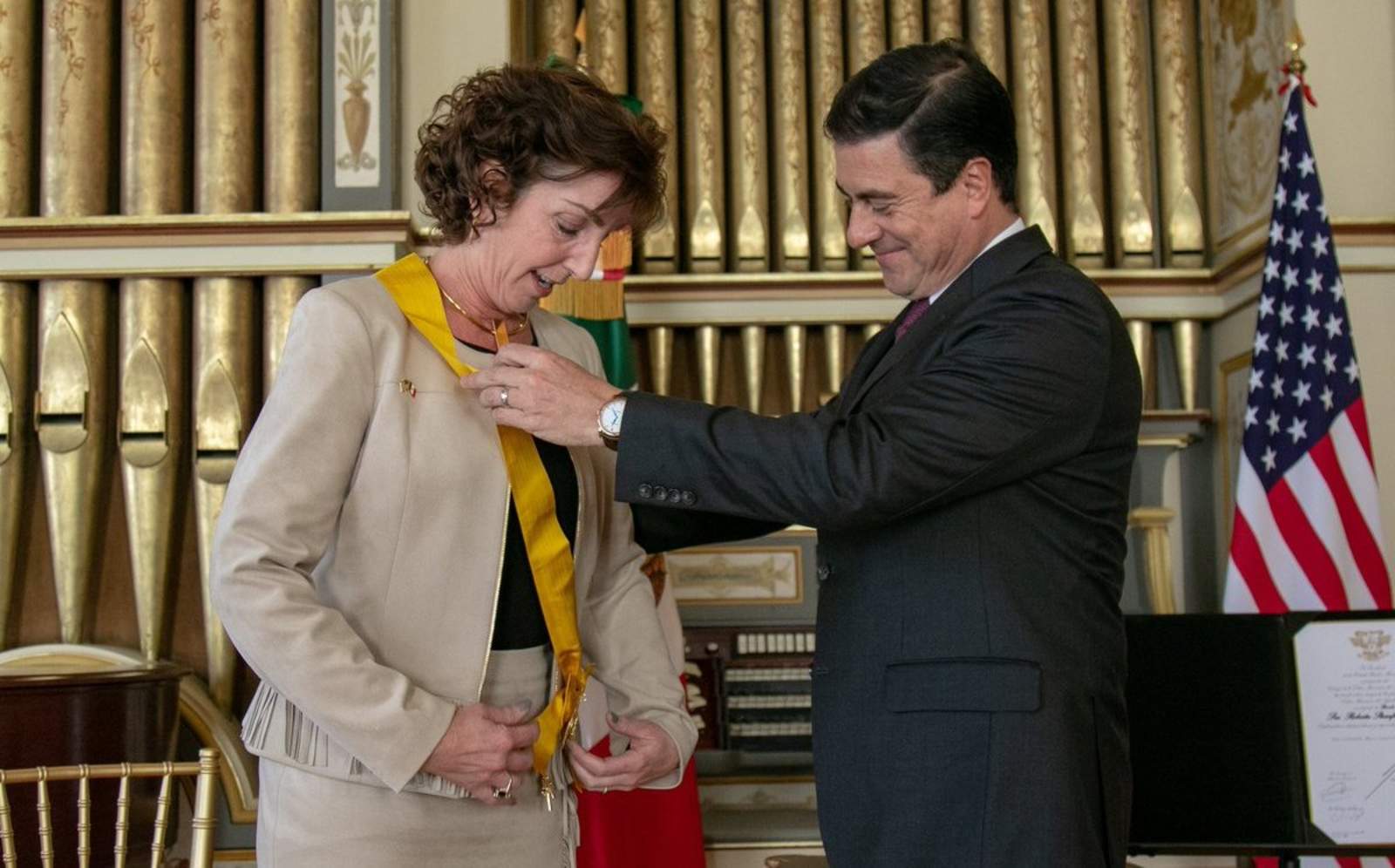 México entrega a Roberta Jacobson la Orden del Águila Azteca