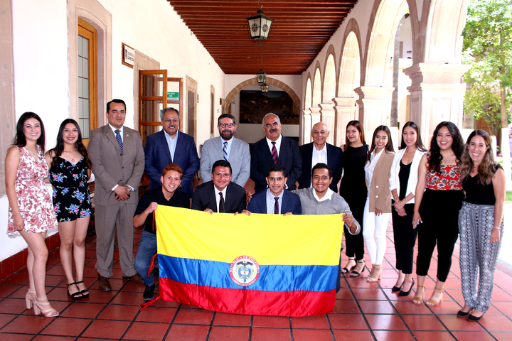 Once estudiantes de la UJED a Colombia