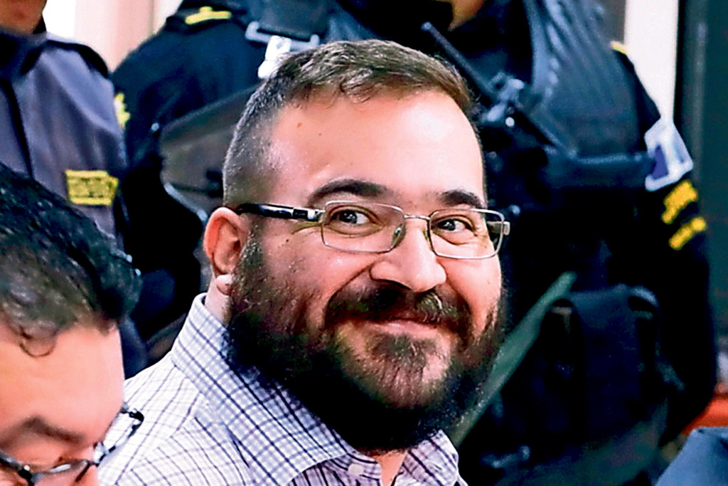 Sale Javier Duarte en su defensa